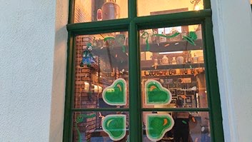 windowpainting15 s.jpg